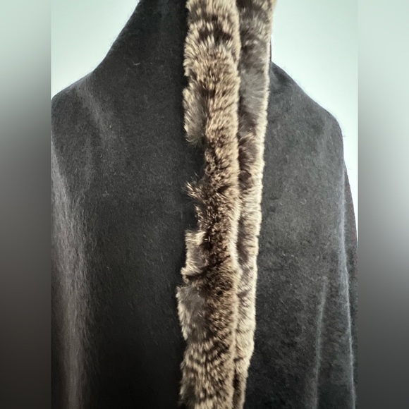 NWOT 100% cashmere and real fur shawl wrap - Picture 11 of 13